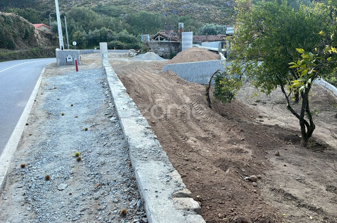 Moradia T3 para Venda em Rebordões (Santa Maria) Foto 8