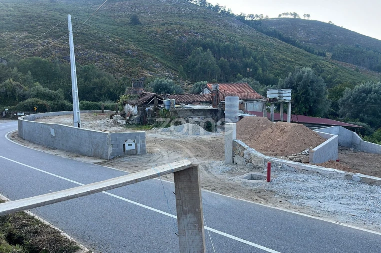 Moradia T3 para Venda em Rebordões (Santa Maria) Foto 7