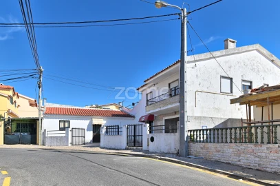 Moradia T4 para Venda em São Domingos de Rana