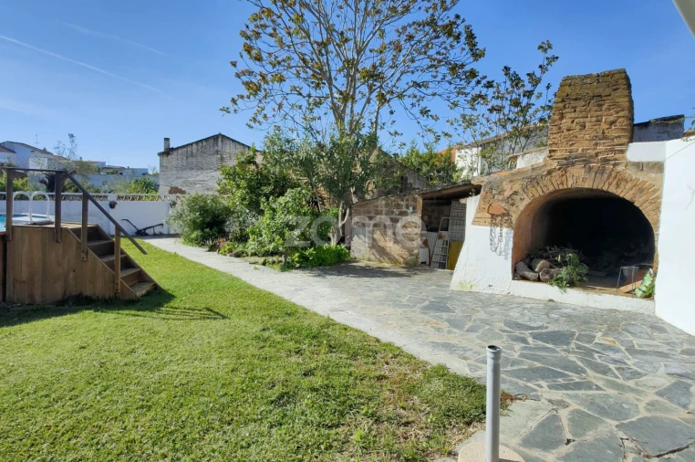 Moradia T5 para Venda em Corval Foto 2