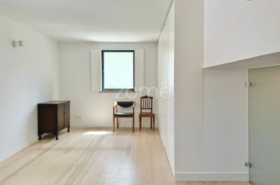Moradia T13 para Venda em Carcavelos e Parede