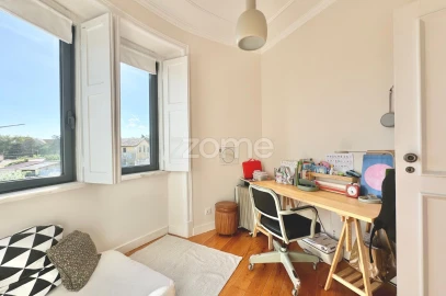 Moradia T13 para Venda em Carcavelos e Parede