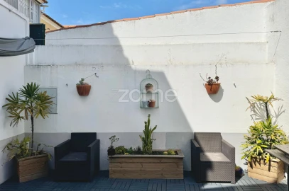 Moradia T13 para Venda em Carcavelos e Parede