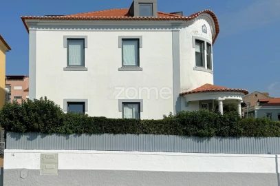 Moradia T13 para Venda em Carcavelos e Parede