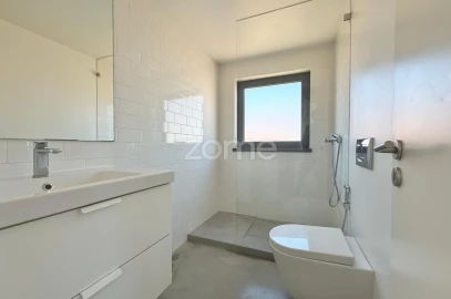 Moradia T13 para Venda em Carcavelos e Parede
