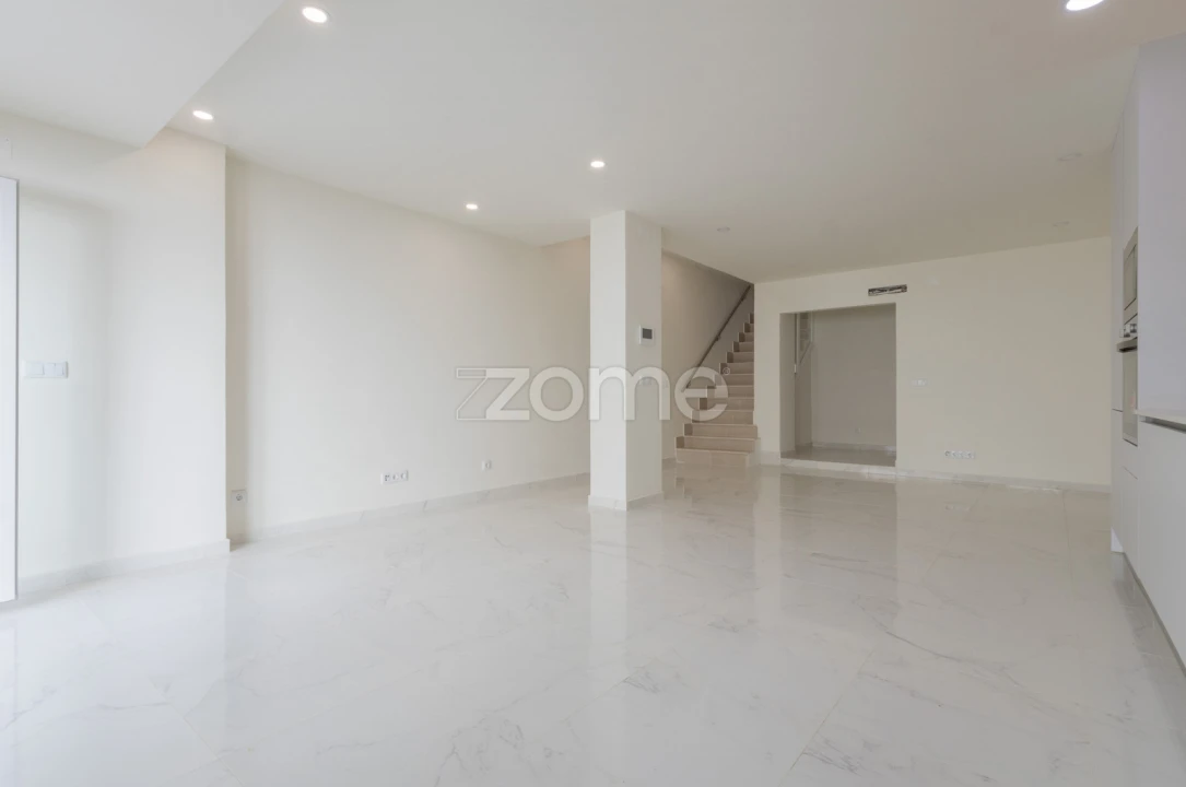 Apartamento T3 para Venda em Falagueira-Venda Nova Foto 3