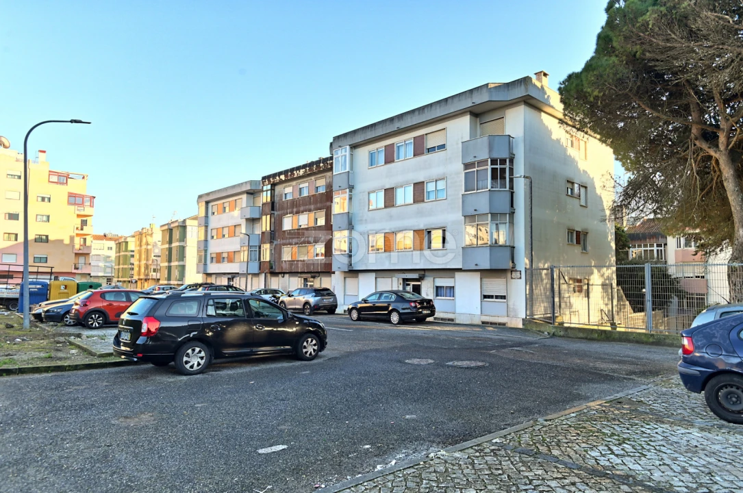 Apartamento T3 para Venda em Agualva e Mira-Sintra Foto 2