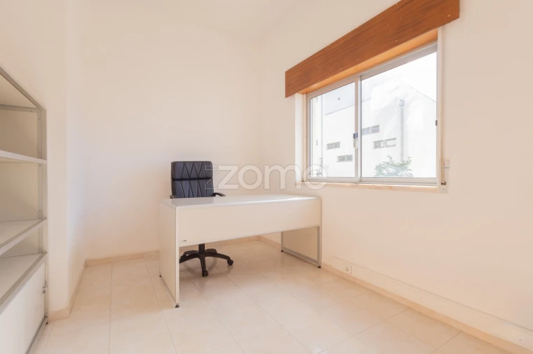 Negócio para Venda em São Domingos de Rana Foto 9