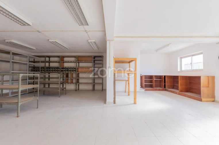 Negócio para Venda em São Domingos de Rana Foto 16