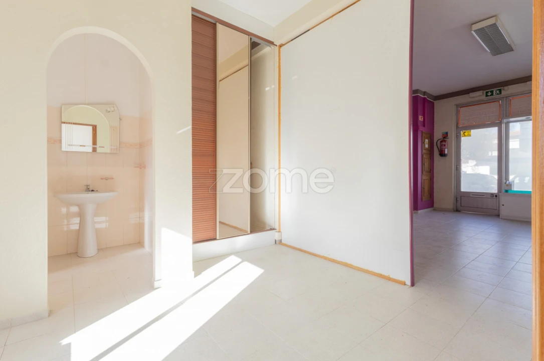 Negócio para Venda em São Domingos de Rana Foto 10