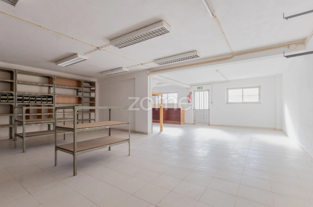 Negócio para Venda em São Domingos de Rana Foto 15