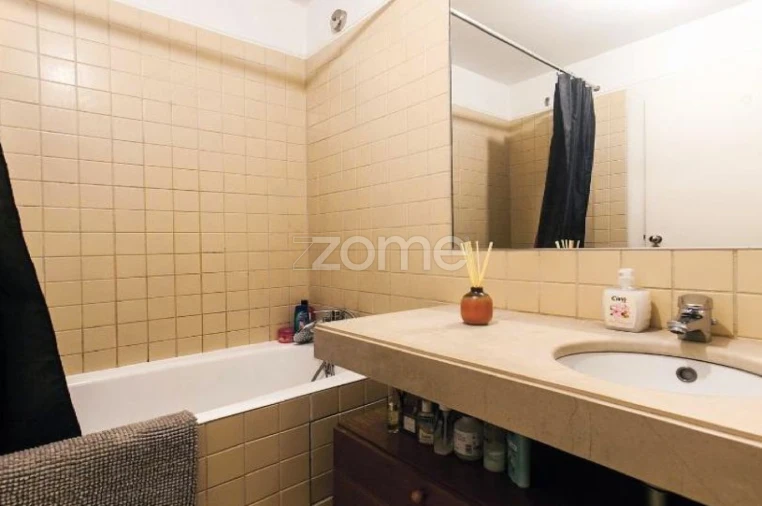 Apartamento T1 para Arrendamento em Misericórdia Foto 8