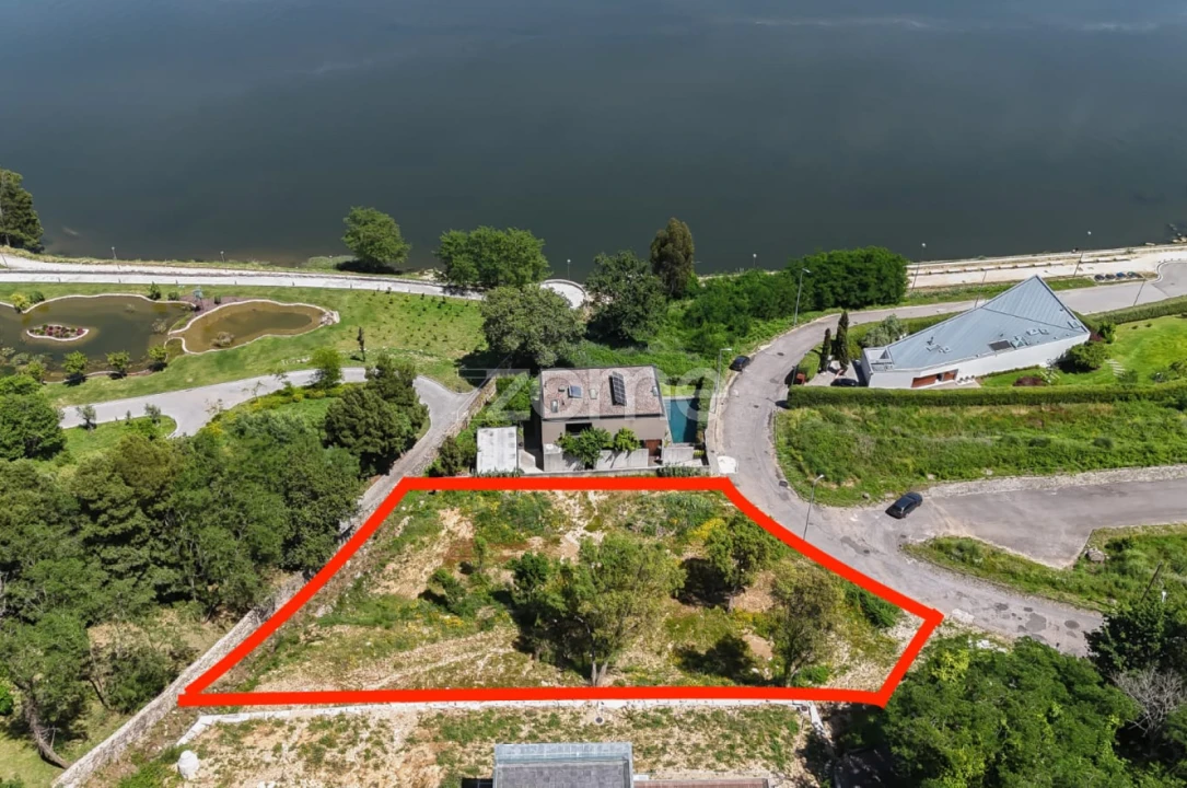 Terreno para Venda em Oliveira do Douro Foto 5