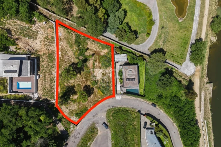 Terreno para Venda em Oliveira do Douro Foto 4