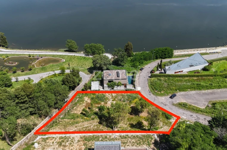 Terreno para Venda em Oliveira do Douro Foto 5