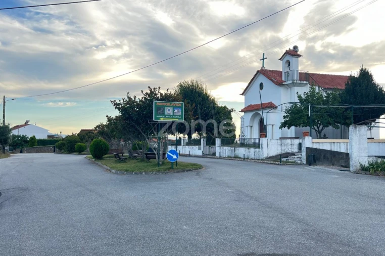 Moradia T4 para Venda em Folques Foto 20