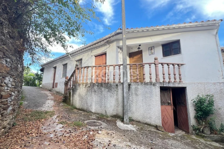 Moradia T4 para Venda em Folques Foto 2