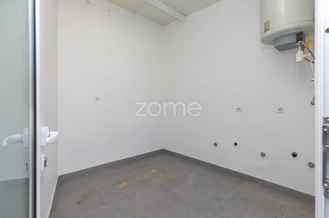 Moradia T9 para Venda em Taveiro, Ameal e Arzila Foto 23