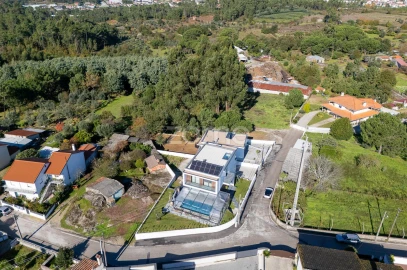 Moradia T4 para Venda em São João de Lourosa