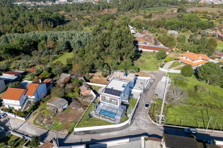 Moradia T4 para Venda em São João de Lourosa Foto 4