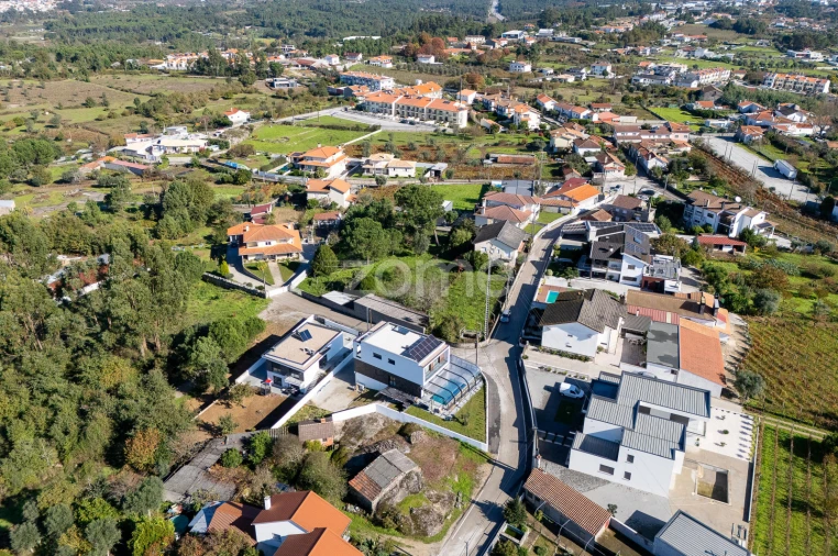 Moradia T4 para Venda em São João de Lourosa Foto 3