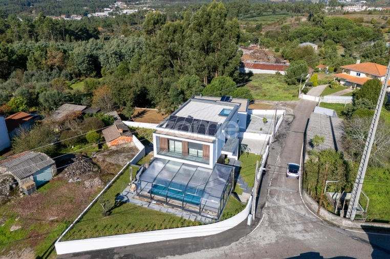 Moradia T4 para Venda em São João de Lourosa Foto 2