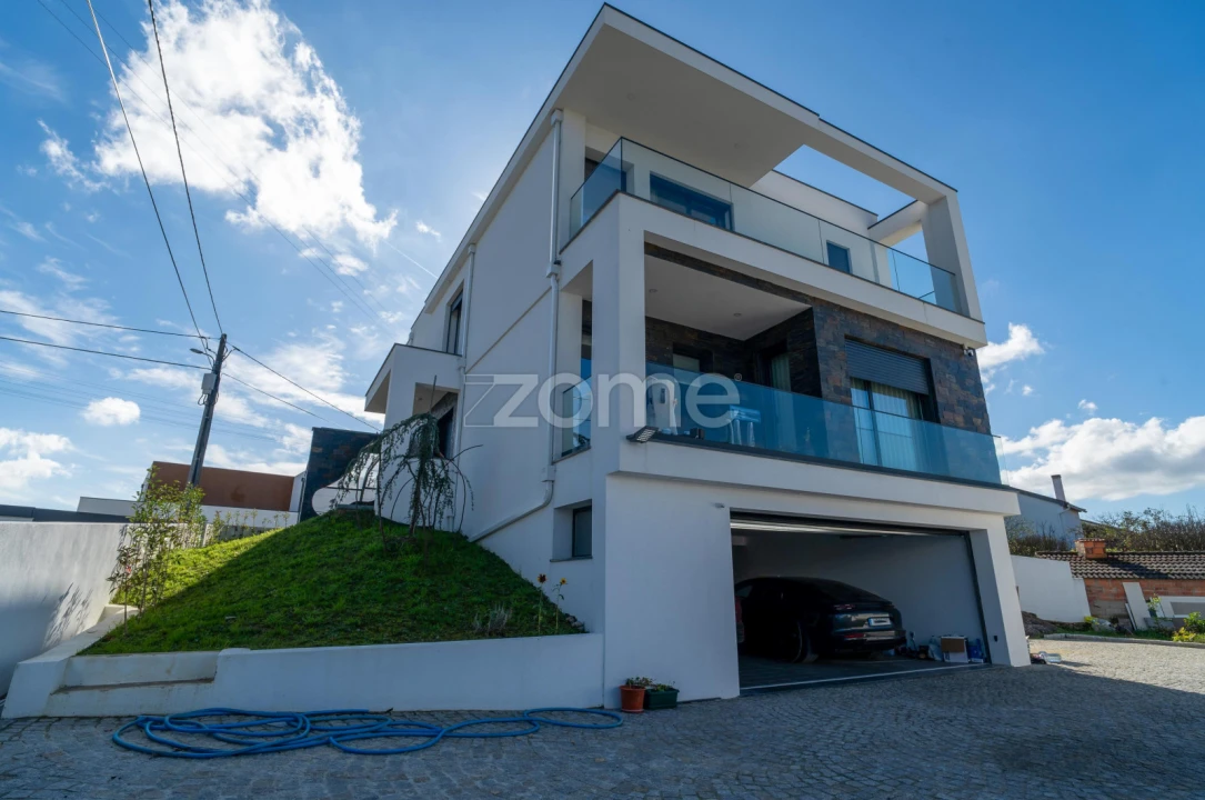 Moradia T4 para Venda em São João de Lourosa Foto 56