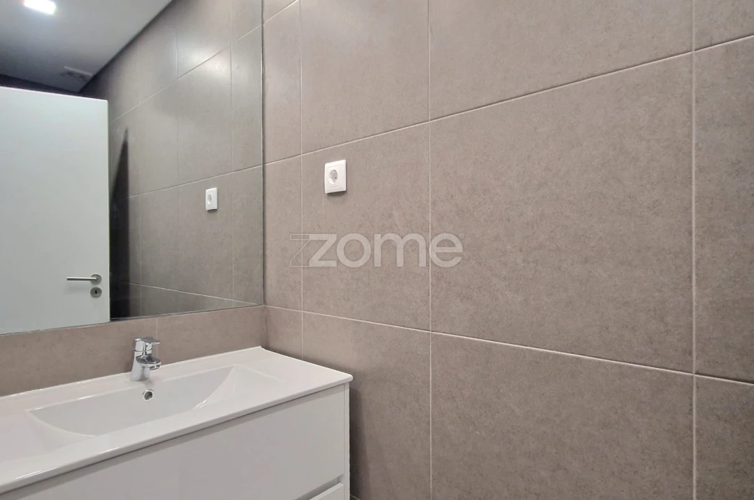 Apartamento T2 para Venda em Tavarede Foto 7