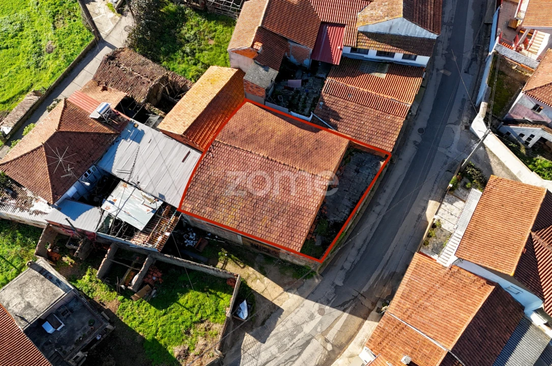 Moradia T4 para Venda em Miranda do Corvo Foto 4