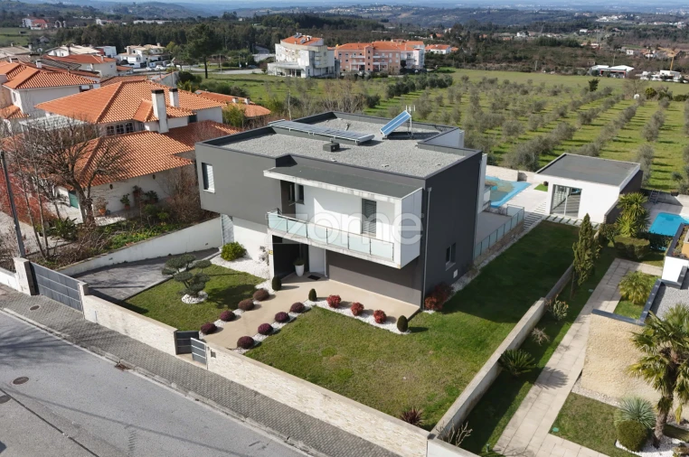 Moradia T5 para Venda em Oliveira do Hospital e São Paio de Gramaços Foto 1