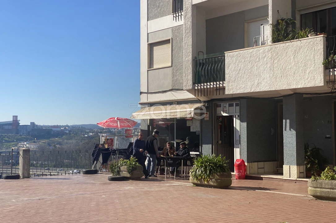 Negócio para Venda em Sé Nova, Santa Cruz, Almedina e São Bartolomeu Foto 1