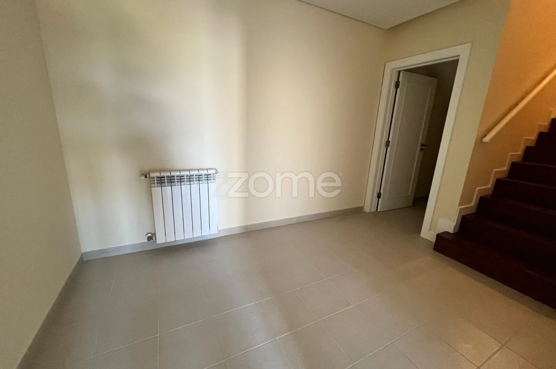 Moradia T5 para Venda em Repeses e São Salvador Foto 46