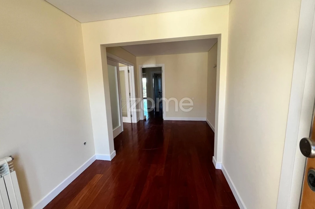 Moradia T5 para Venda em Repeses e São Salvador Foto 4