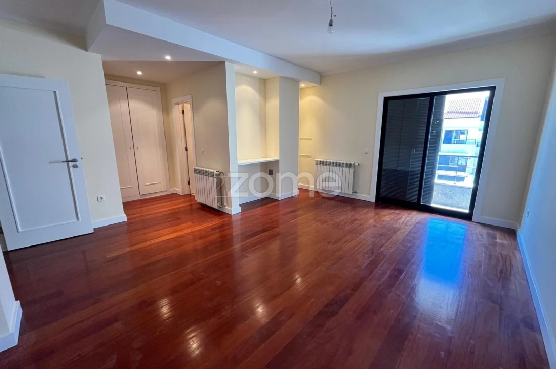 Moradia T5 para Venda em Repeses e São Salvador Foto 1