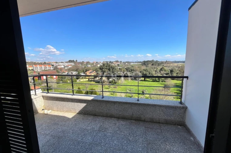 Moradia T5 para Venda em Repeses e São Salvador Foto 10