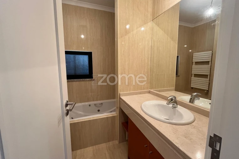 Moradia T5 para Venda em Repeses e São Salvador Foto 39
