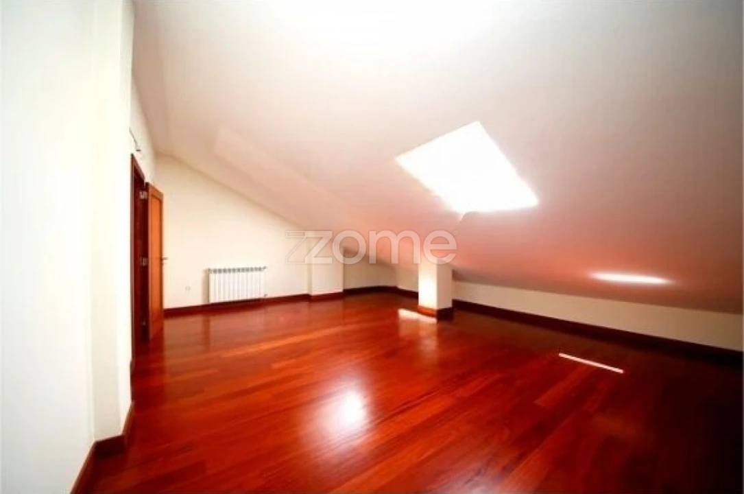 Moradia T5 para Venda em Repeses e São Salvador Foto 17