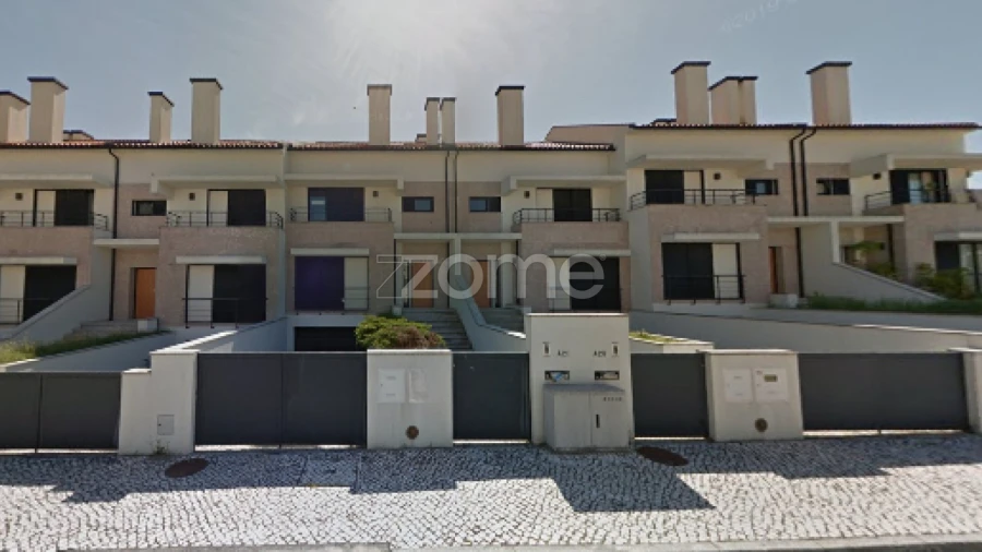 Moradia T5 para Venda em Repeses e São Salvador