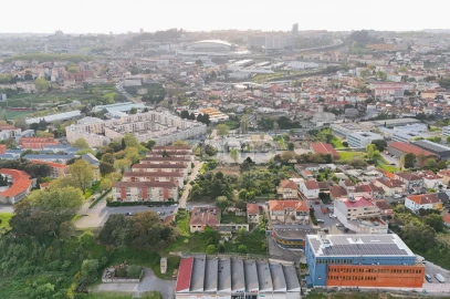 Moradia T4 para Venda em Campanhã