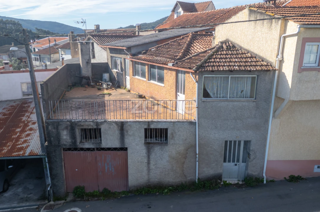 Moradia T4 para Venda em Lorvão Foto 3