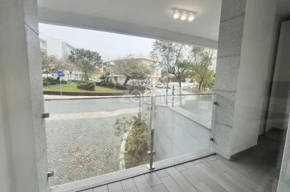 Apartamento T3 para Venda em Oeiras e São Julião da Barra, Paço de Arcos e Caxias