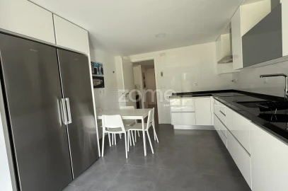 Apartamento T3 para Venda em Oeiras e São Julião da Barra, Paço de Arcos e Caxias