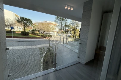 Apartamento T3 para Venda em Oeiras e São Julião da Barra, Paço de Arcos e Caxias