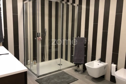 Apartamento T3 para Venda em Oeiras e São Julião da Barra, Paço de Arcos e Caxias