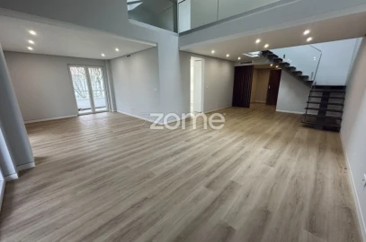 Apartamento T4 para Venda em Carcavelos e Parede