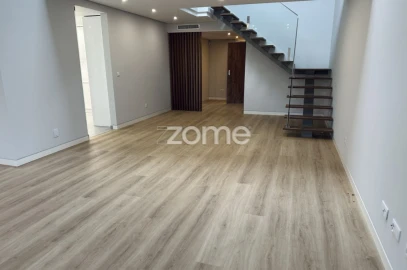 Apartamento T4 para Venda em Carcavelos e Parede