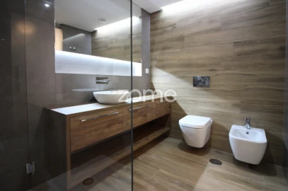 Apartamento T4 para Venda em Carcavelos e Parede