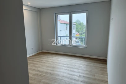 Apartamento T4 para Venda em Carcavelos e Parede