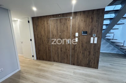 Apartamento T4 para Venda em Carcavelos e Parede