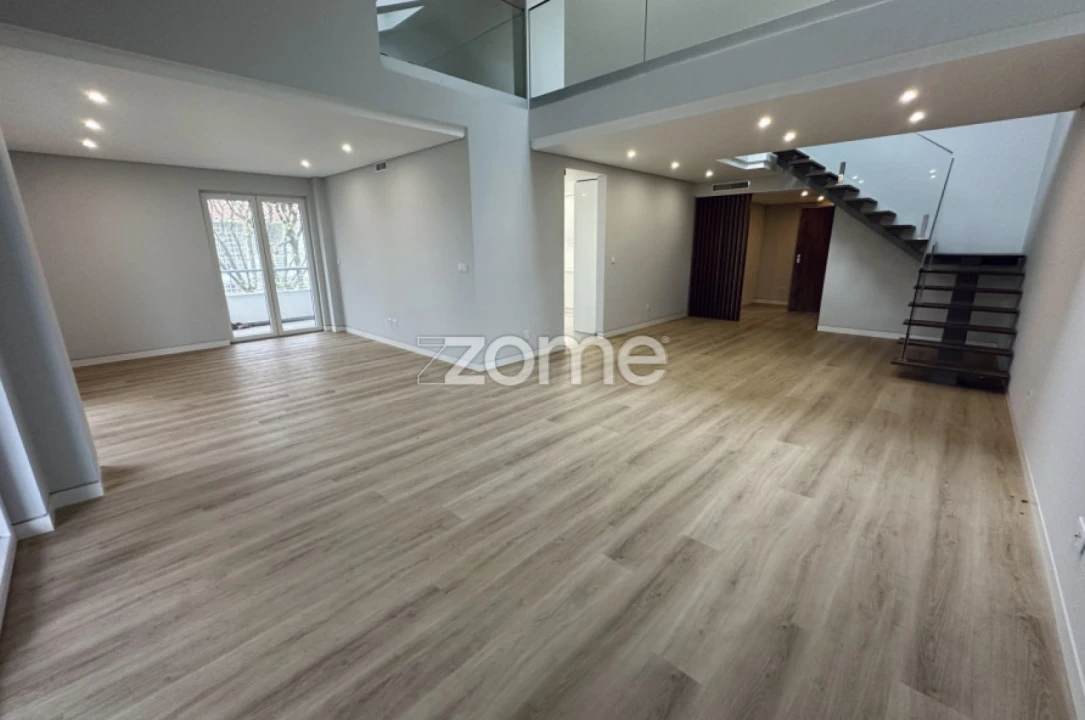 Apartamento T4 para Venda em Carcavelos e Parede Foto 6